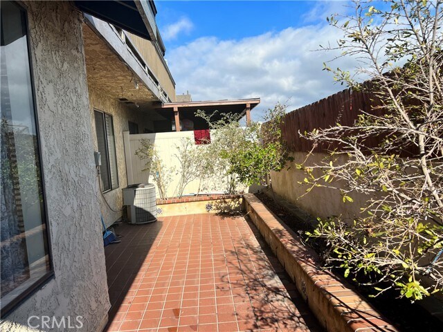 Building Photo - 13946 Sandy Way