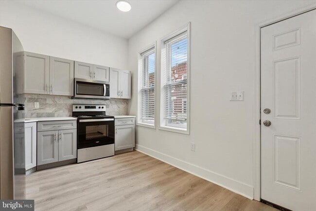 Building Photo - 2250 N Woodstock St