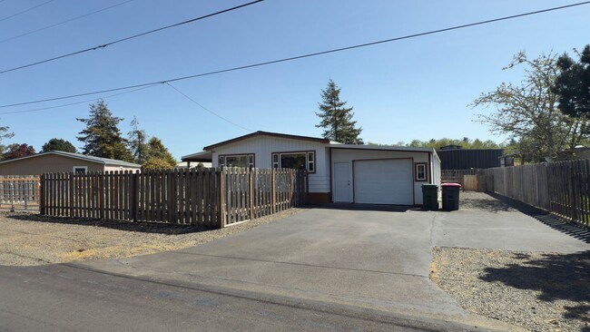 Building Photo - 1840 1st Ave