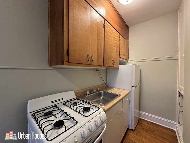 Building Photo - 4635 N Paulina St