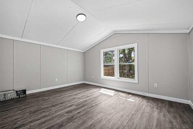 Building Photo - 2122 Koster Rd