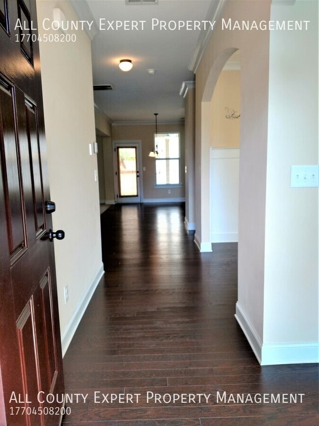 Building Photo - 5065 Rialto Way