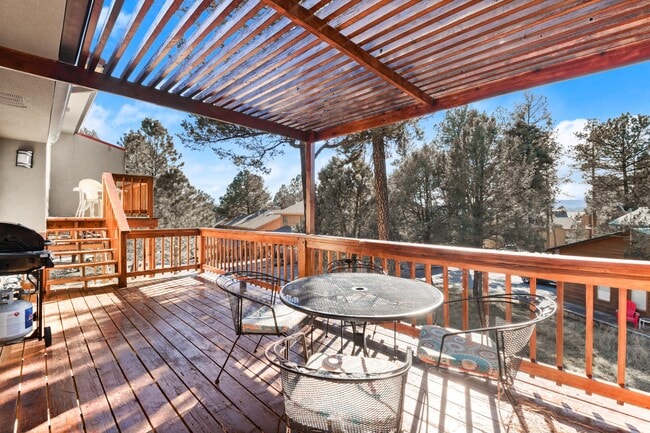 Building Photo - 103 Racquet Pl