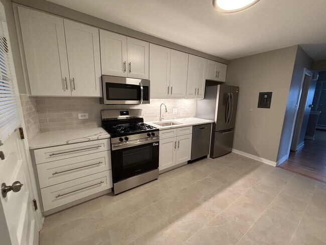 Building Photo - 9608 N Greenwood Ave