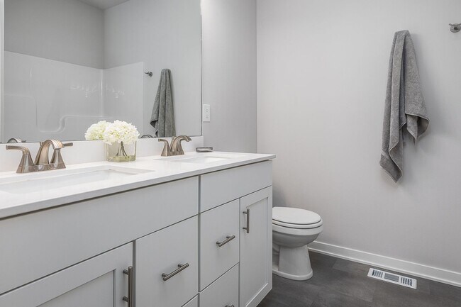 Building Photo - Great 3 Bedroom Single-Family Home in Urba...