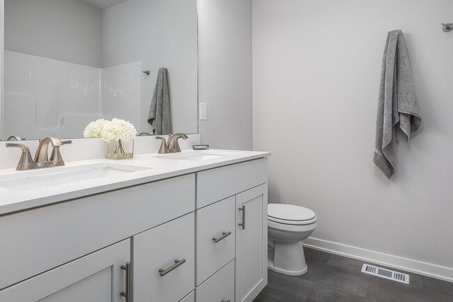 Building Photo - Great 3 Bedroom Single-Family Home in Urbandale