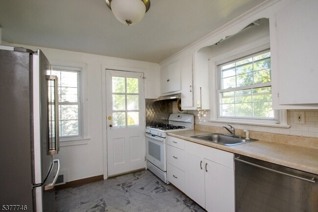 Building Photo - 176 Woodland Ave