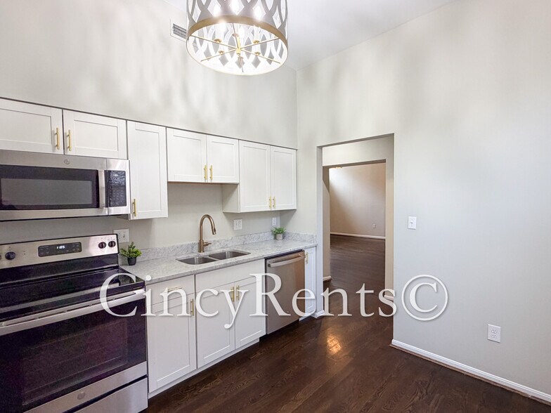 Building Photo - 422 Clark St