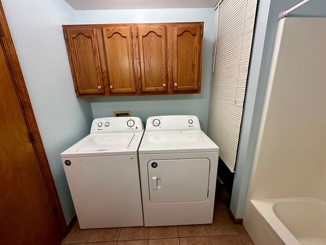 Building Photo - 3 Bedroom Home with Workshop in Boonville