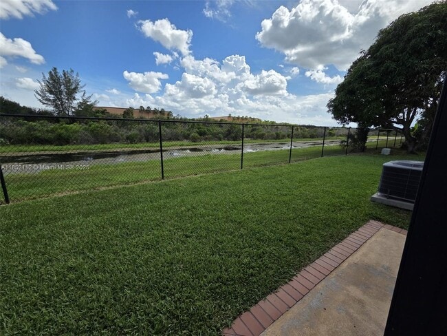 Building Photo - 9430 S Meadows Cir
