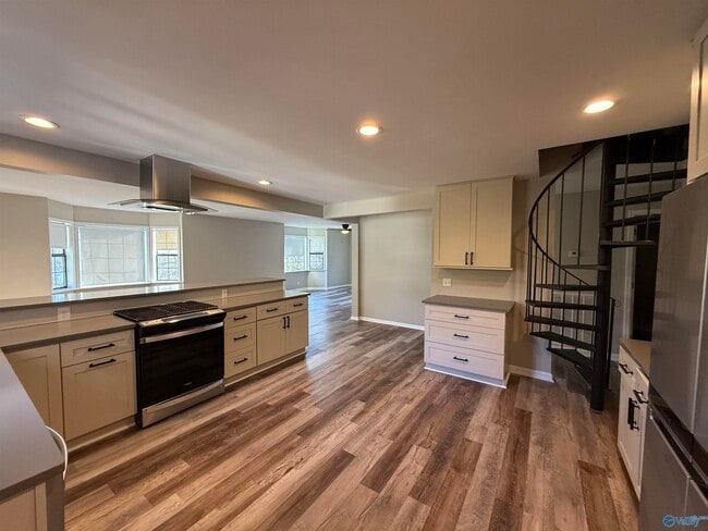 Building Photo - 2665 Dunlap Ave