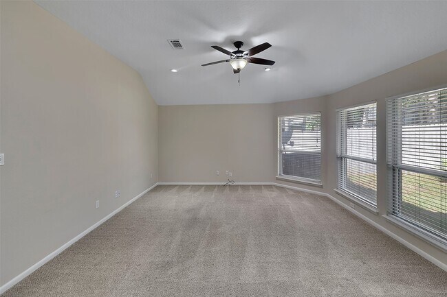 Building Photo - 3030 Hemingway Dr