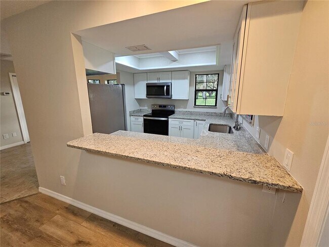 Building Photo - 6539 Brentwood Dr.
