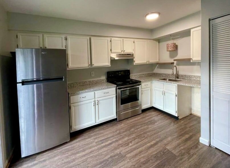 Building Photo - 169 Aspetuck Vlg