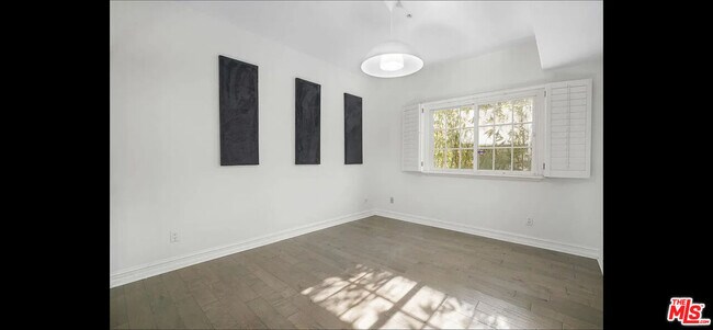 Building Photo - 9848 Vidor Dr