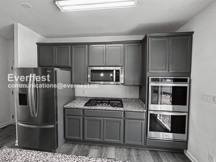 Building Photo - 102 Ridgeway St