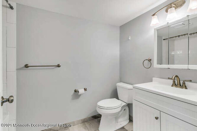 Building Photo - 808 Buckingham Cir