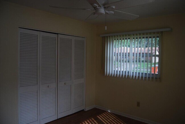 Building Photo - SEMINOLE HOME IN DESIRABLE CANTERBURY CHASE