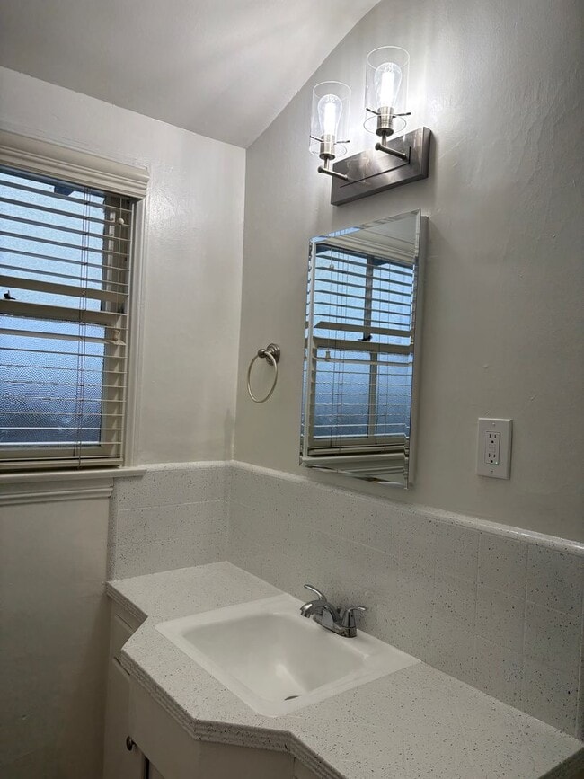 Building Photo - Kester Ave, 5069-5071