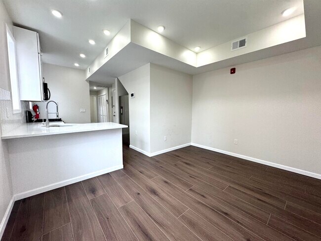 Building Photo - 565 West Side Ave