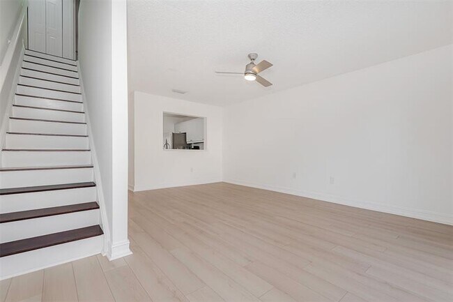 Building Photo - 9481 Palm Cir