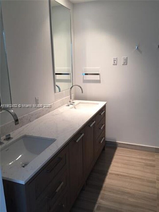 Building Photo - 350 Ocean Dr