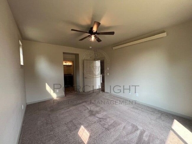 Building Photo - 2200 Greenview Cir