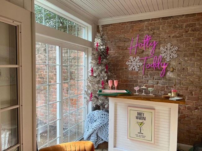 Building Photo - 6 Bedroom Pierce Ave