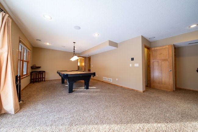 Building Photo - 572 Danube Ave