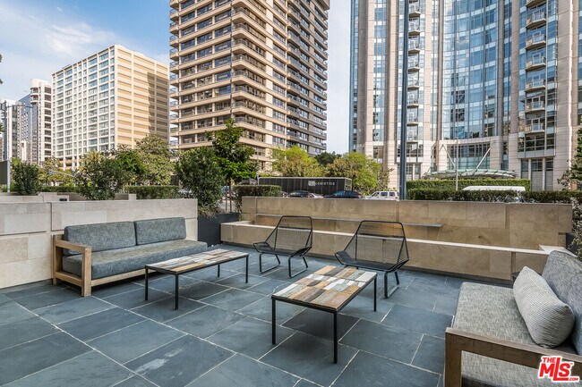 Building Photo - 10777 Wilshire Blvd