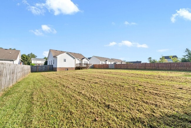 Building Photo - Pet Friendly Three Bedroom with Bonus!