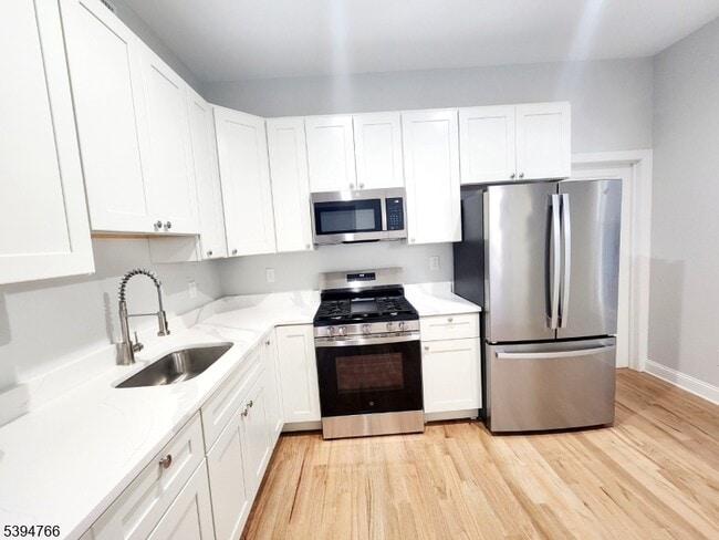 Building Photo - 24 W Stewart St