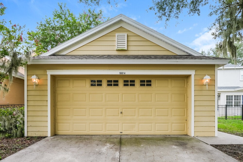 Building Photo - 16014 Loneoak View Dr