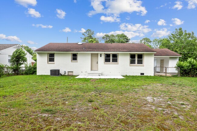 Building Photo - 105 Sumpter Dr