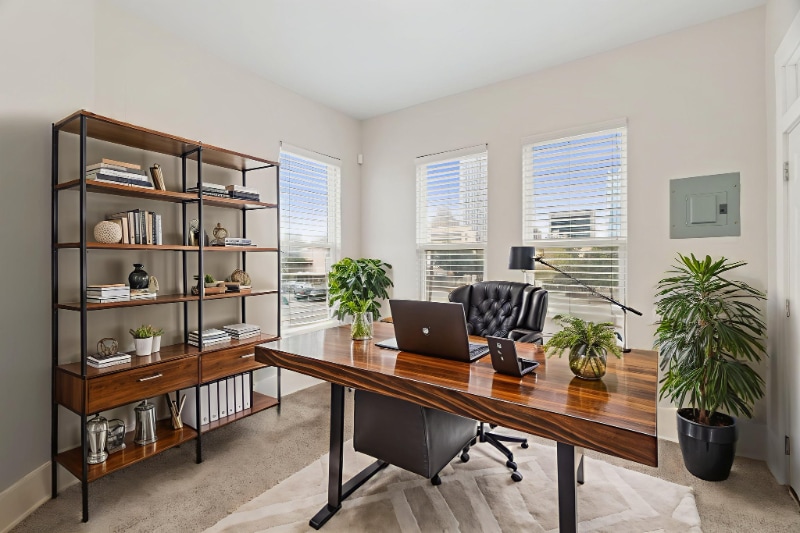 Building Photo - 620 N Flores St