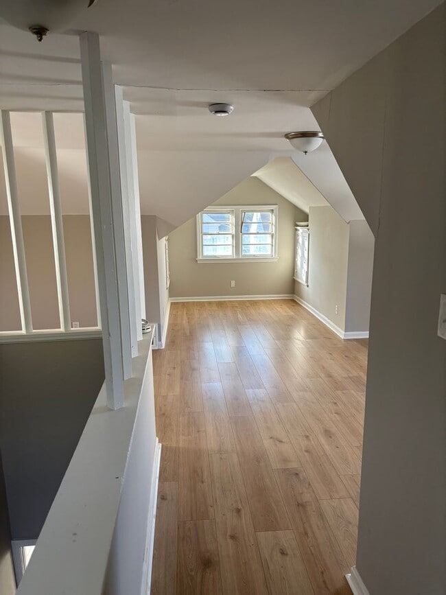 Building Photo - Maple Heights Single Home
