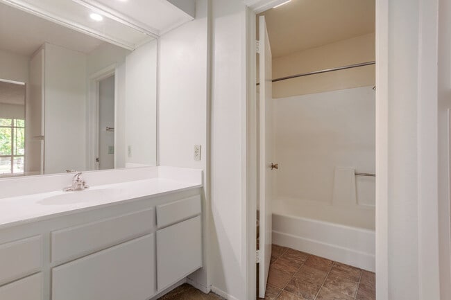 Building Photo - Stunning Bright and Completely Remodeled A...