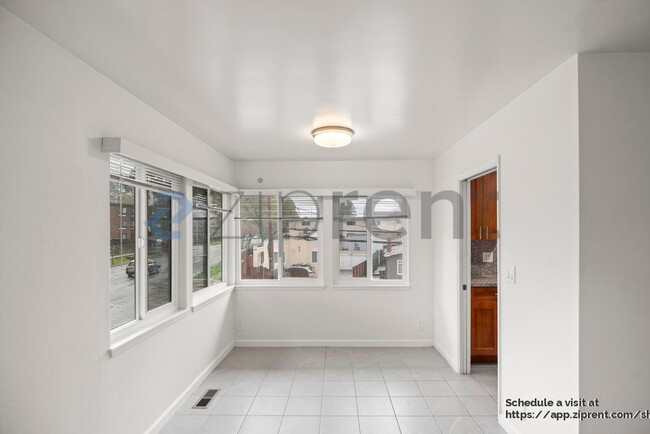 Building Photo - 836 El Camino Real