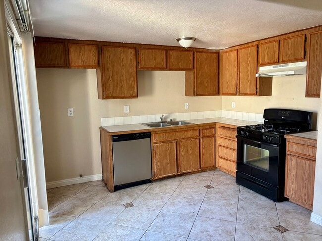 Building Photo - 5640 Riverside Dr