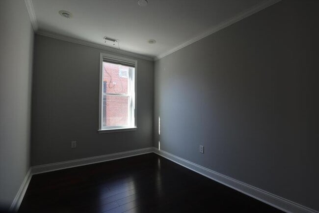 Building Photo - 1108 Orren St NE