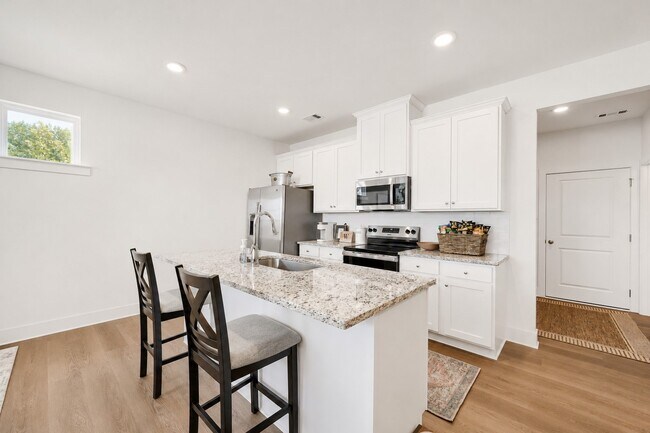 Building Photo - 2024 Woodbine Wy