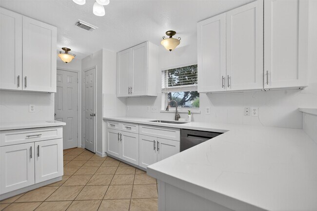 Building Photo - 17627 S Summit Canyon Dr