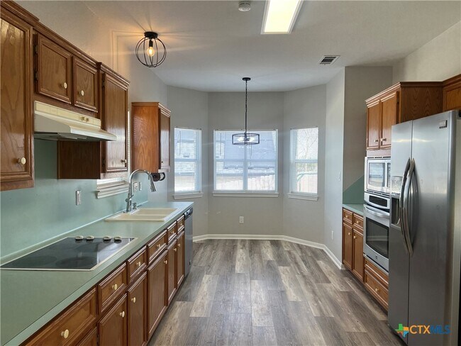 Building Photo - 5899 Denmans Loop