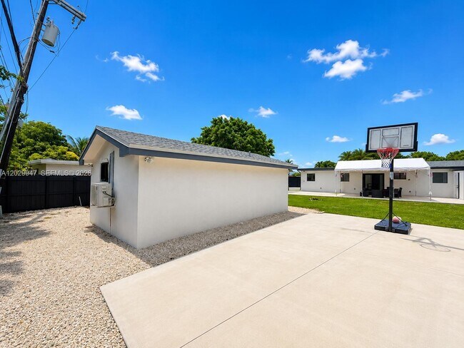 Building Photo - 5350 NW 174th Dr