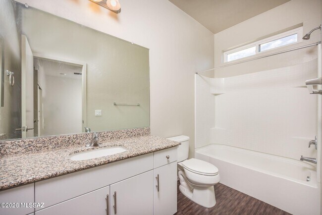 Building Photo - 848 E Park Modern Dr
