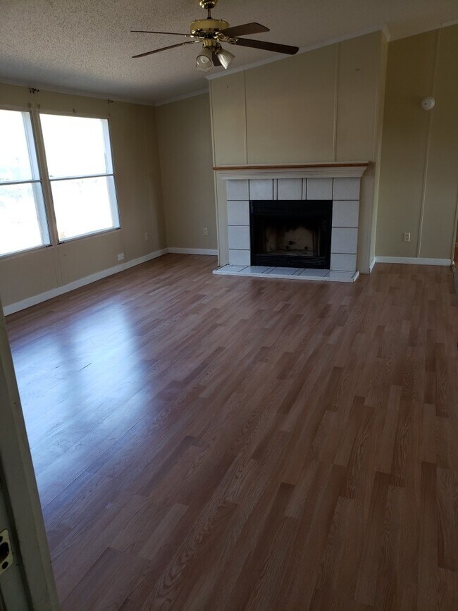 Building Photo - New on Market!