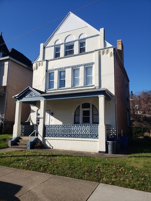 Front of building - 1035 Chislett St