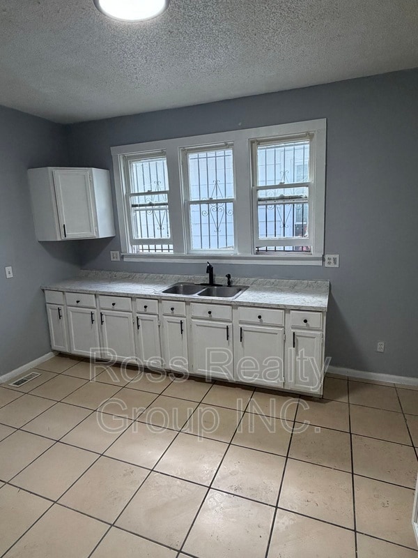 Building Photo - 1328 Moore St