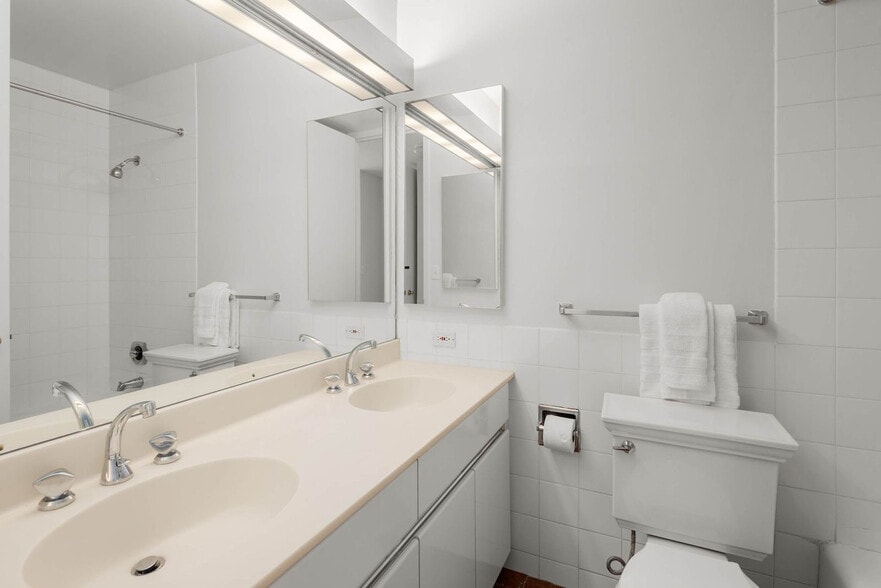 Building Photo - 525 E 72nd St