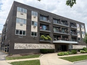Building Photo - 401 S Grove Ave